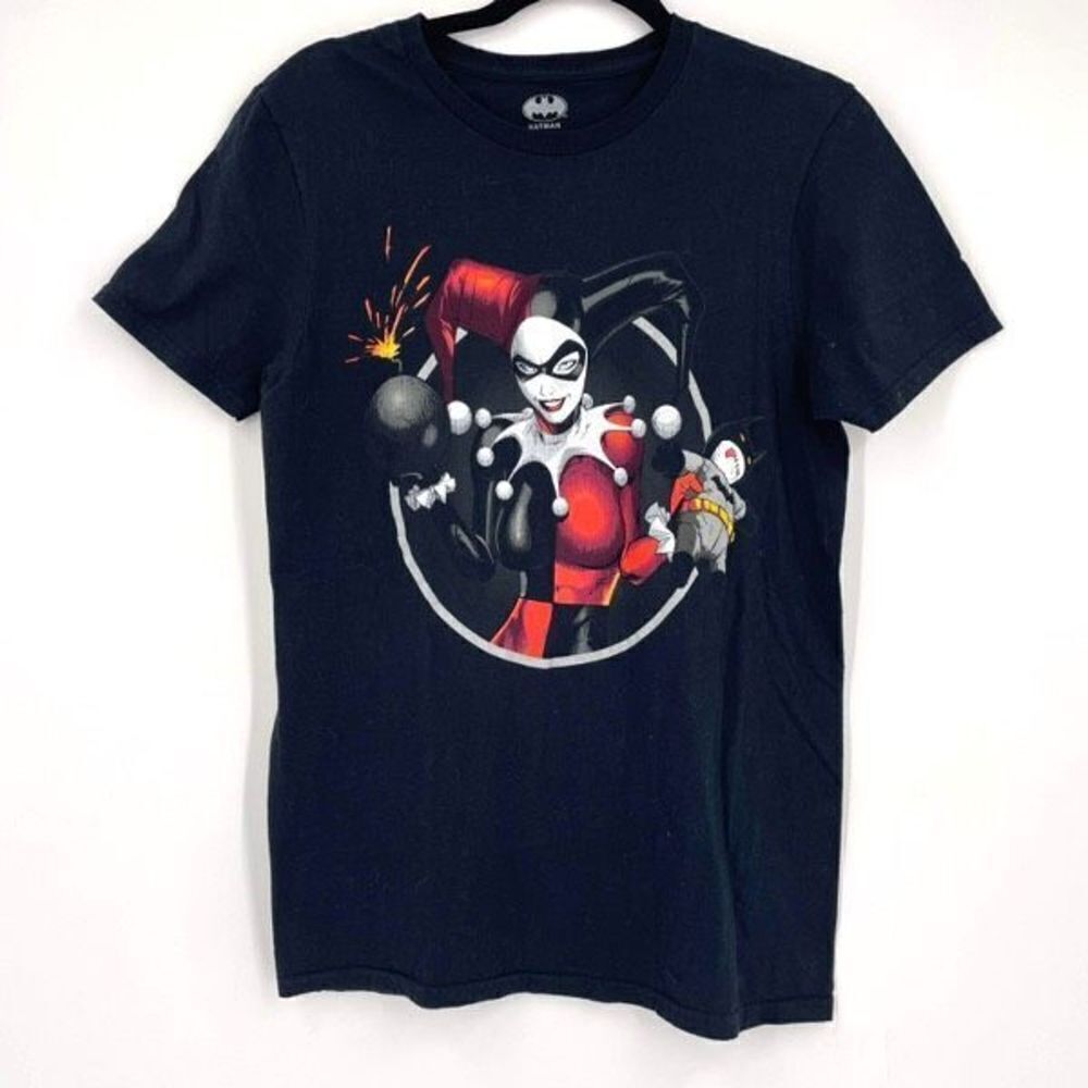 DC Comics Batman Harley Quinn the Bats Goes Boom Men's T-Shirt Small‎ unisex